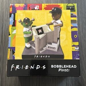 FRIENDS Yellow & Black Bobblehead Pivot! Collectible